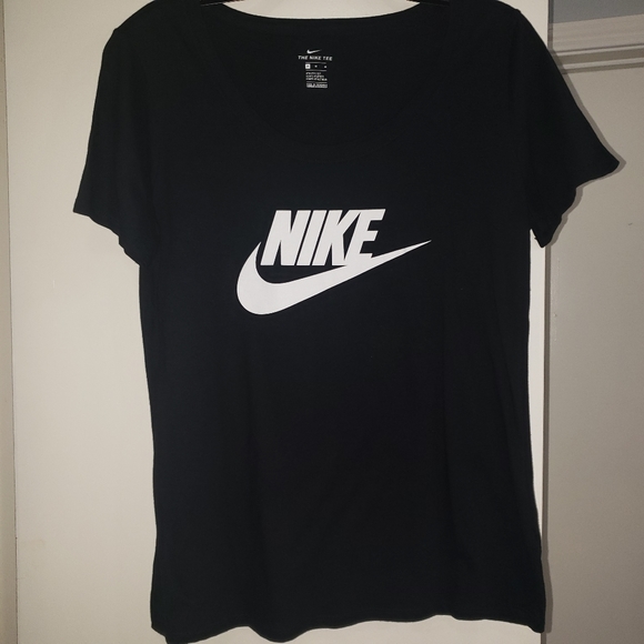 womens nike tops